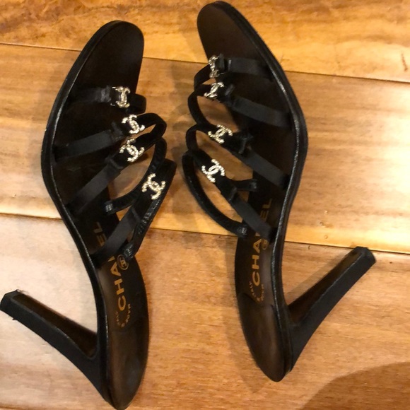 CHANEL Shoes - Chanel black heels
